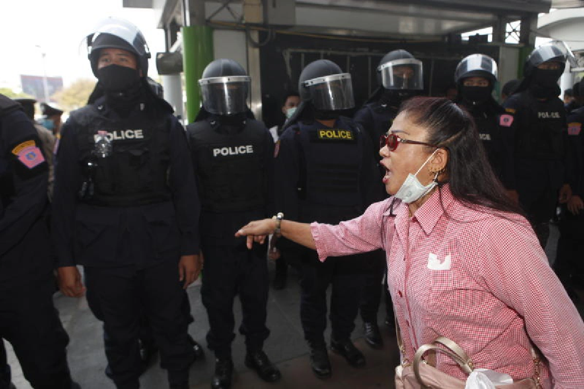 ราษฎรประณามตำรวจจี้ปล่อยตัว2การ์ดปลดแอก