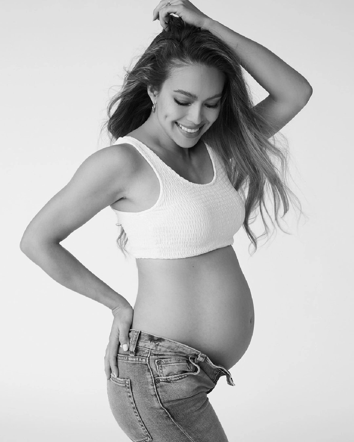 เทย่า โรเจอร์ อวดท้องโตก่อนคลอด เผลอแปปเดียว 9 เดือนแล้ว