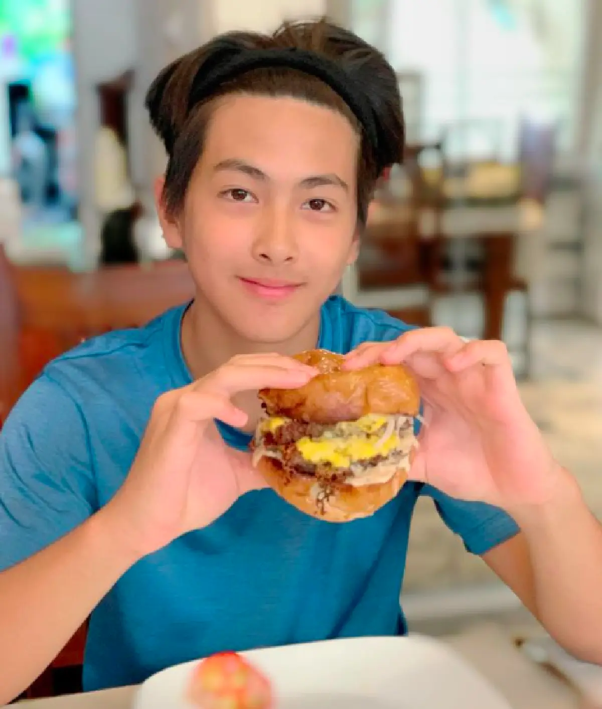 “แหม่ม คัทลียา” เผยภาพคู่ลุงหลาน "วิลลี่-น้องแมค" หน้าคล้ายกันมาก ยิ่งโตยิ่งหล่อ