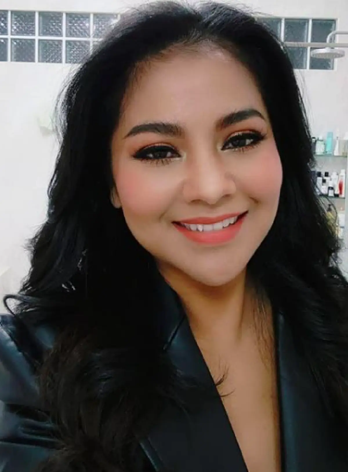   "ตั๊ก ศิริพร” อวดหน้าท้องแบนราบในชุดเอวลอย เผยให็เห็นรอยสักแว็บๆ 