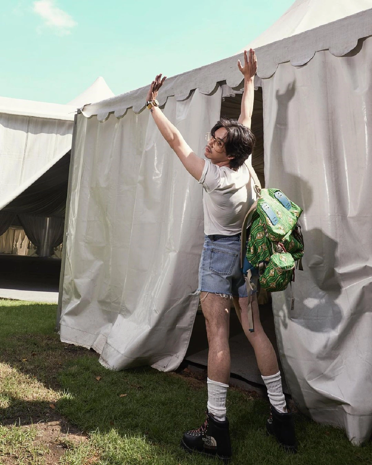 “พีช พชร” มาในแฟชั่นลุคใหม่แซ่บหนักมาก จัดเต็มเสื้อแบรนด์เนมคอลใหม่เอวลอย