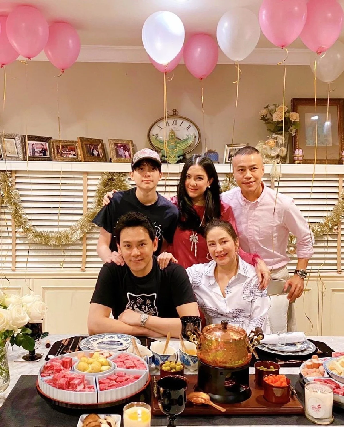 อบอุ่นหัวใจ! "โบ ชญาดา" รวมตัวครอบครัวพร้อมหน้า ฉลองรวบยอดให้ "ฟลุค-นาตาลี" 