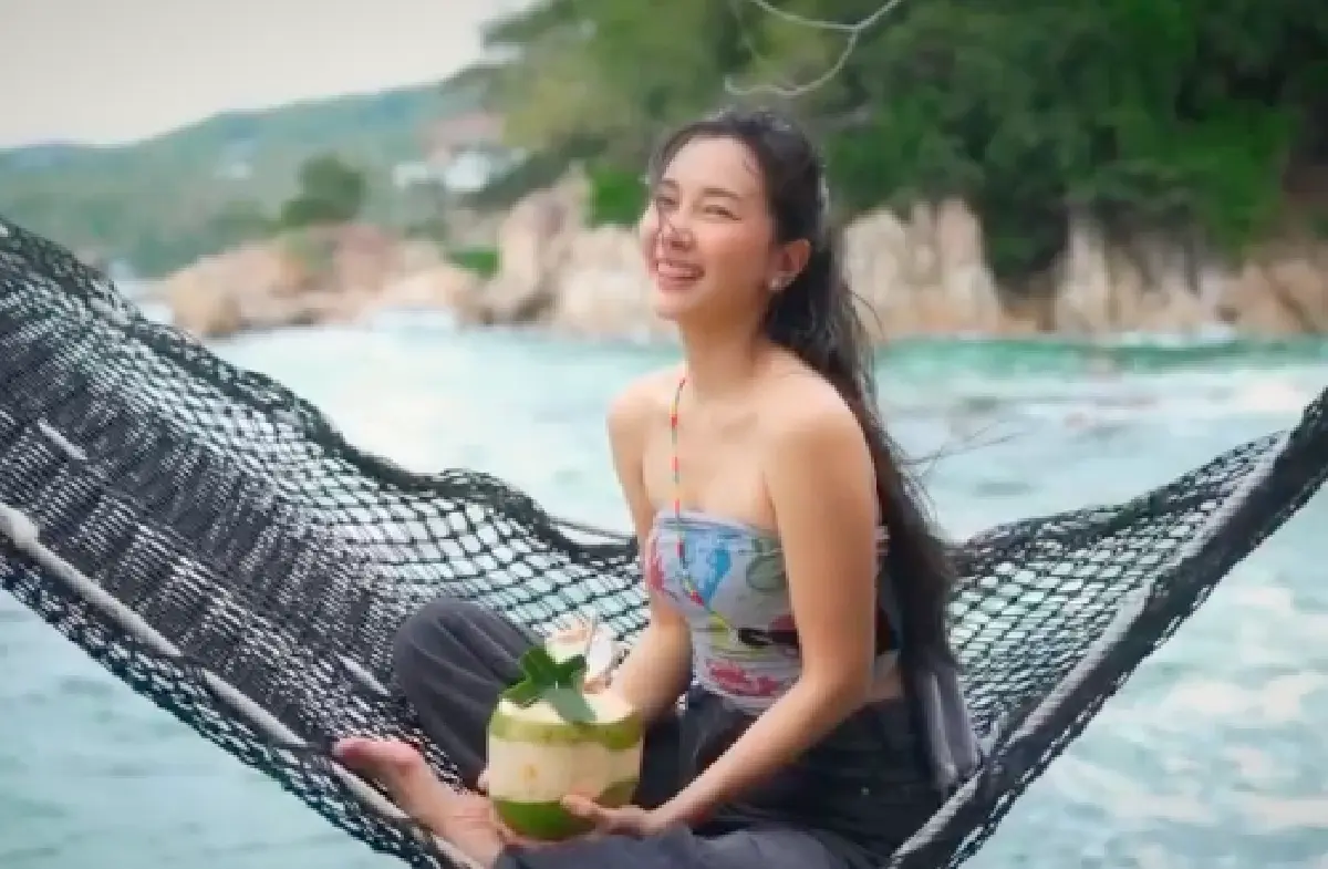 "นุ่น วรนุช" จัดเต็มความแซ่บในภาพเซ็ตชุดว่ายน้ำ เผยผิวออร่าท้าแสง