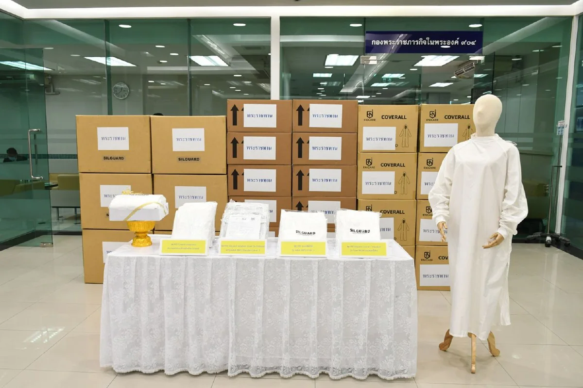 ในหลวงพระราชทานชุดPPE 7 แสนชุด-รถเอกซ์เรย์2คัน