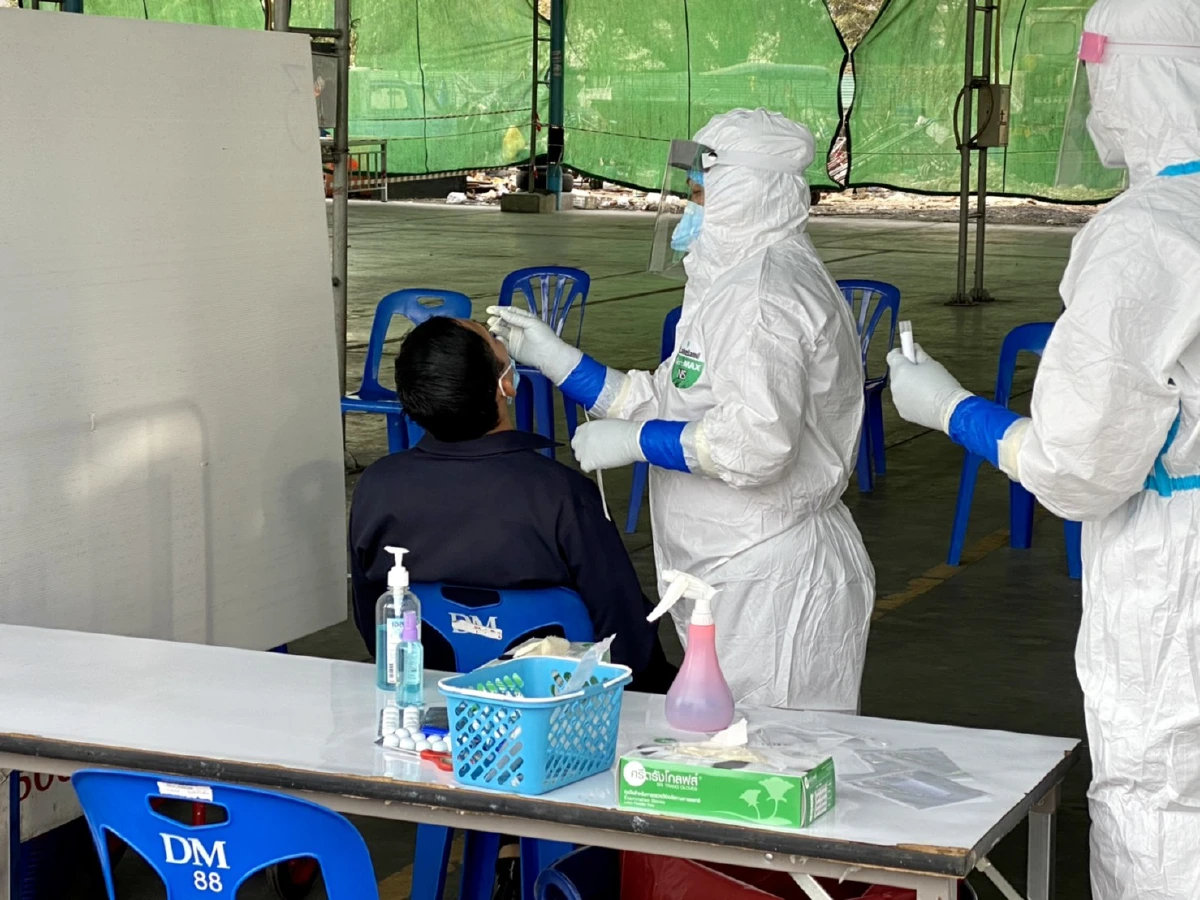 สาธารณสุขลำลูกกา จังหวัดปทุมธานี และตลาดสี่มุมเมือง  ตรวจโควิดเชิงรุกล่าสุด 1,036 คน ไม่พบผู้ติดเชื้อ