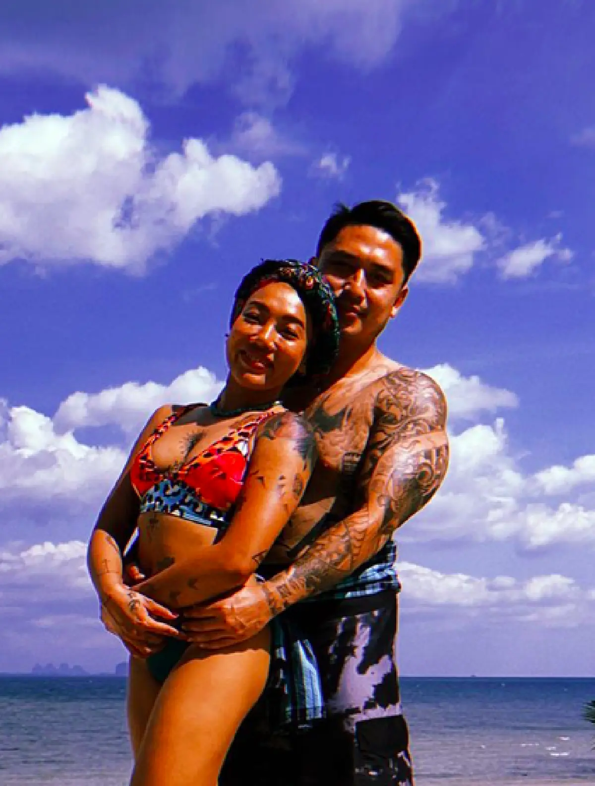 "ดา เอ็นโดรฟิน" จัดทริปสวีท "เดนนิส ไทยคูน" นอนแช่น้ำกลางแจ้งกันแบบหวานเว่อร์