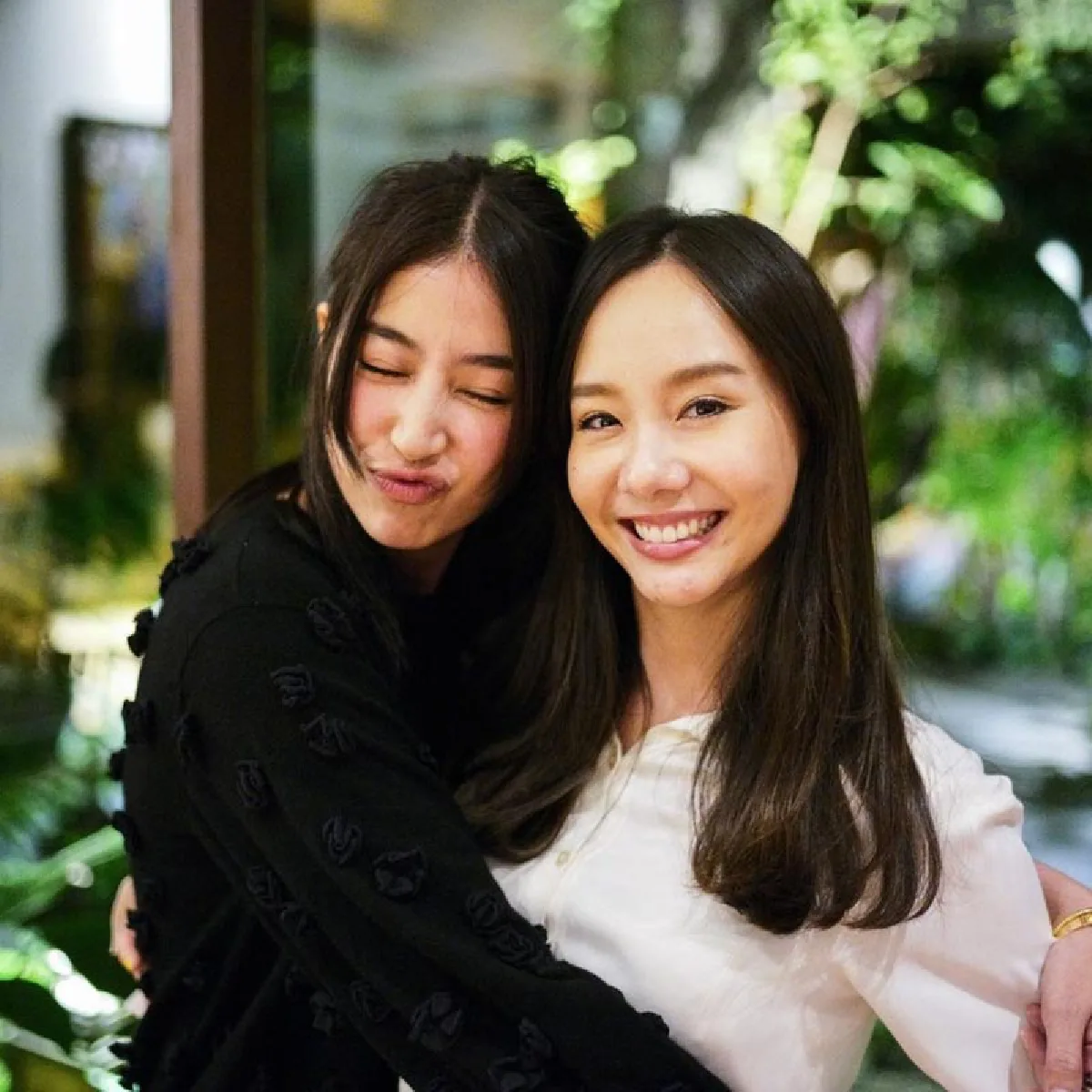 5 สาวเฟอร์บี้รวมตัวครบ พาหวานใจร่วมก๊วนดินเนอร์สุดคึกคัก