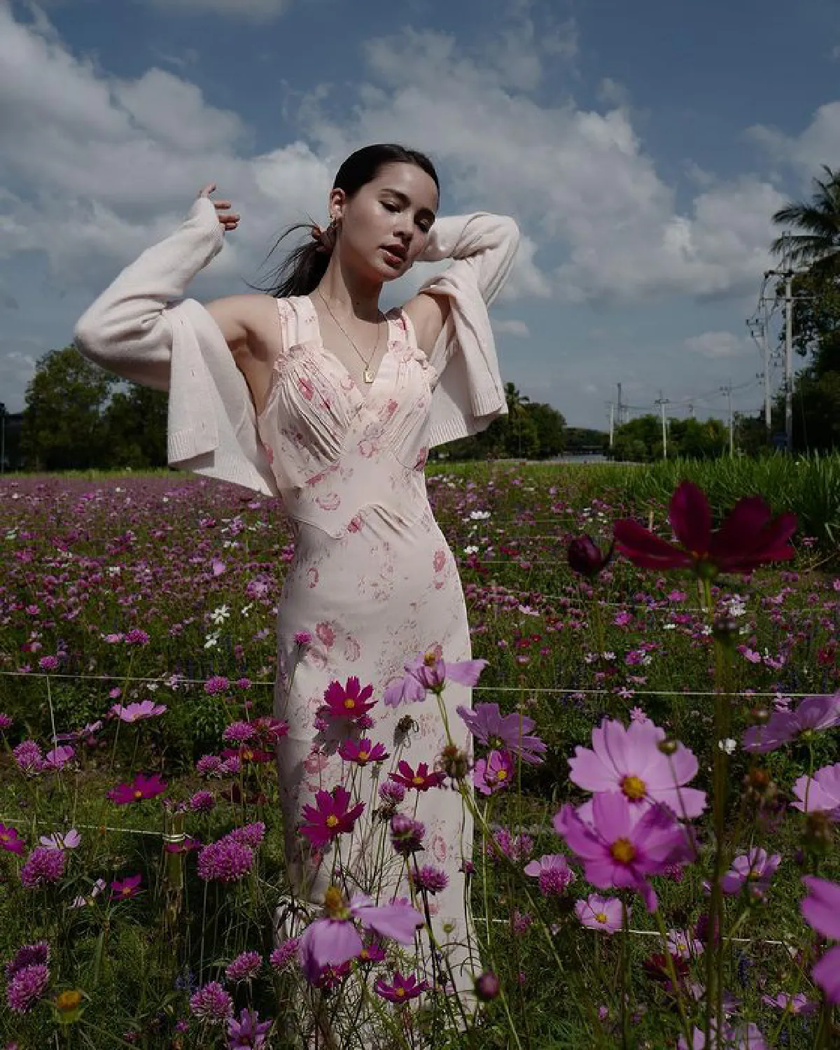 ญาญ่า อุรัสยา ประเดิมความเซ็กซี่ลงสระเล่นน้ำ ไม่หวั่นลมหนาวที่ปากช่อง