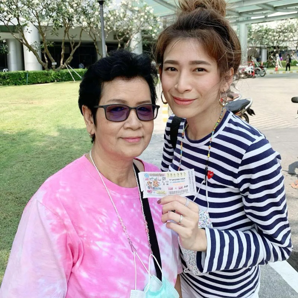 เติ้ล ตะวัน อัดคลิปแซวภรรยา หลังถูกรางวัลที่ 1 ไปขึ้นเงิน 6 ล้านมาเหนาะๆ