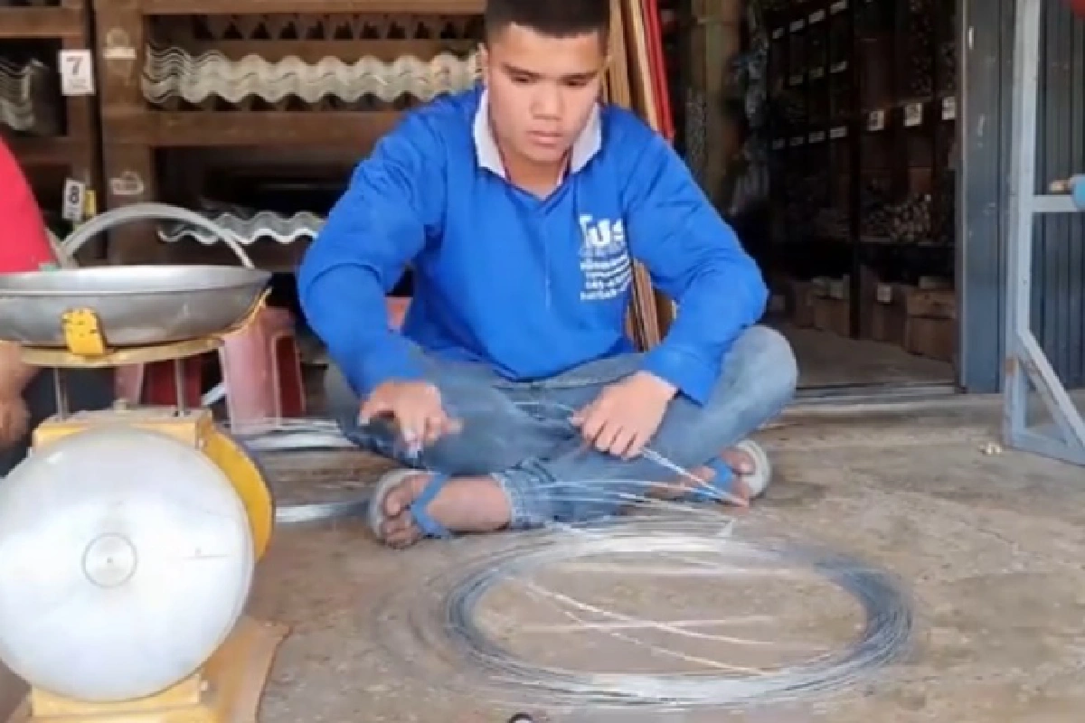 นักมวยดังไร้สังเวียนชกจากพิษโควิด รับจ้างแบกหามขายของ ร้านวัสดุก่อสร้าง