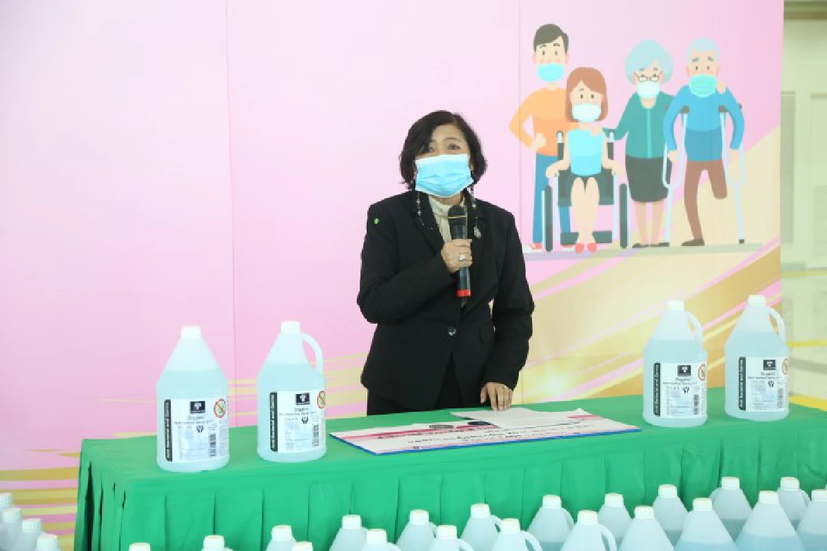พม. รับมอบแอลกอฮอล์จากตำรวจ เร่งแจกผู้มีความเสี่ยงสูง  ชวนร่วมบริจาคเงินและสิ่งของ เพื่อช่วยผู้เดือดร้อนจากโควิด-19 