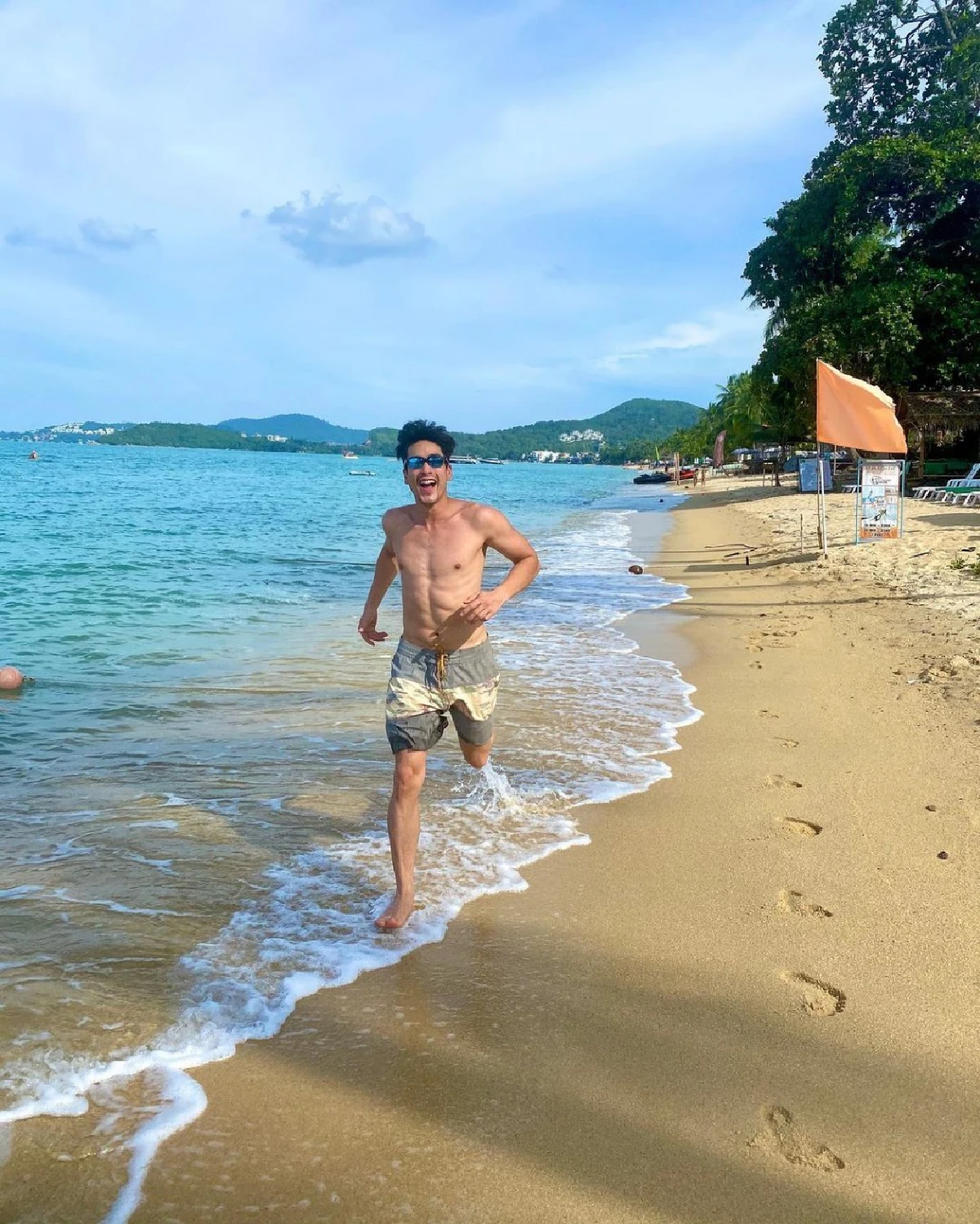 ณเดชน์ ปล่อยภาพน่ารักยิ้มหวานกลางทุ่ง แต่ชุดที่ใส่แย่งซีนมาก