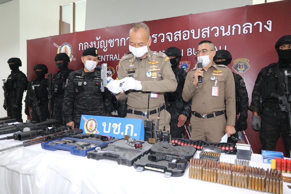 ตำรวจบช.ก.ลุยจับกลุ่มรักชอบสะสมปืนค้าอาวุธสงคราม ตำรวจบช.ก.ลุยจับกลุ่มรักชอบสะสมปืนค้าอาวุธสงคราม