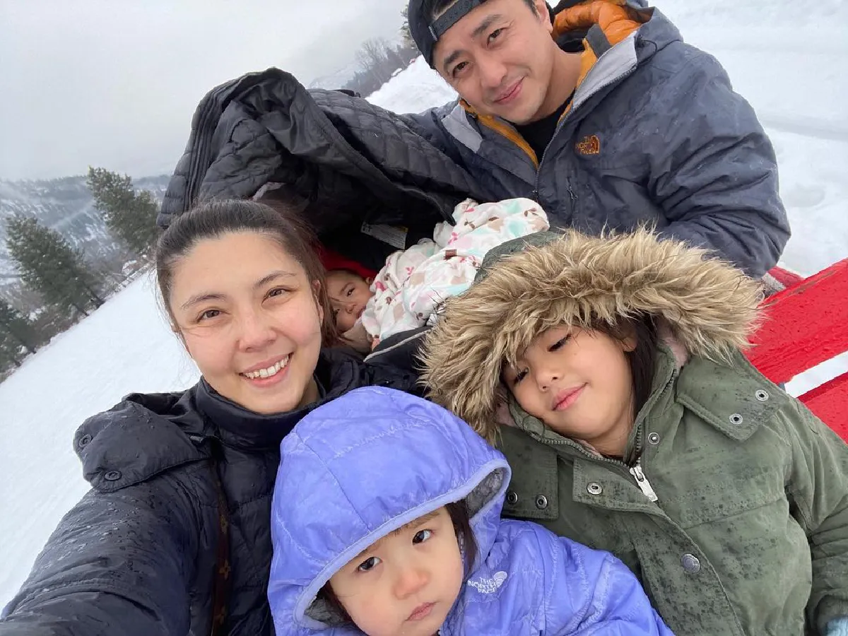 เจนนิเฟอร์-อั๋น เผยคลิปน่ารักพาลูกสาวทั้งสาม เที่ยวเล่นหิมะสนุกสนาน