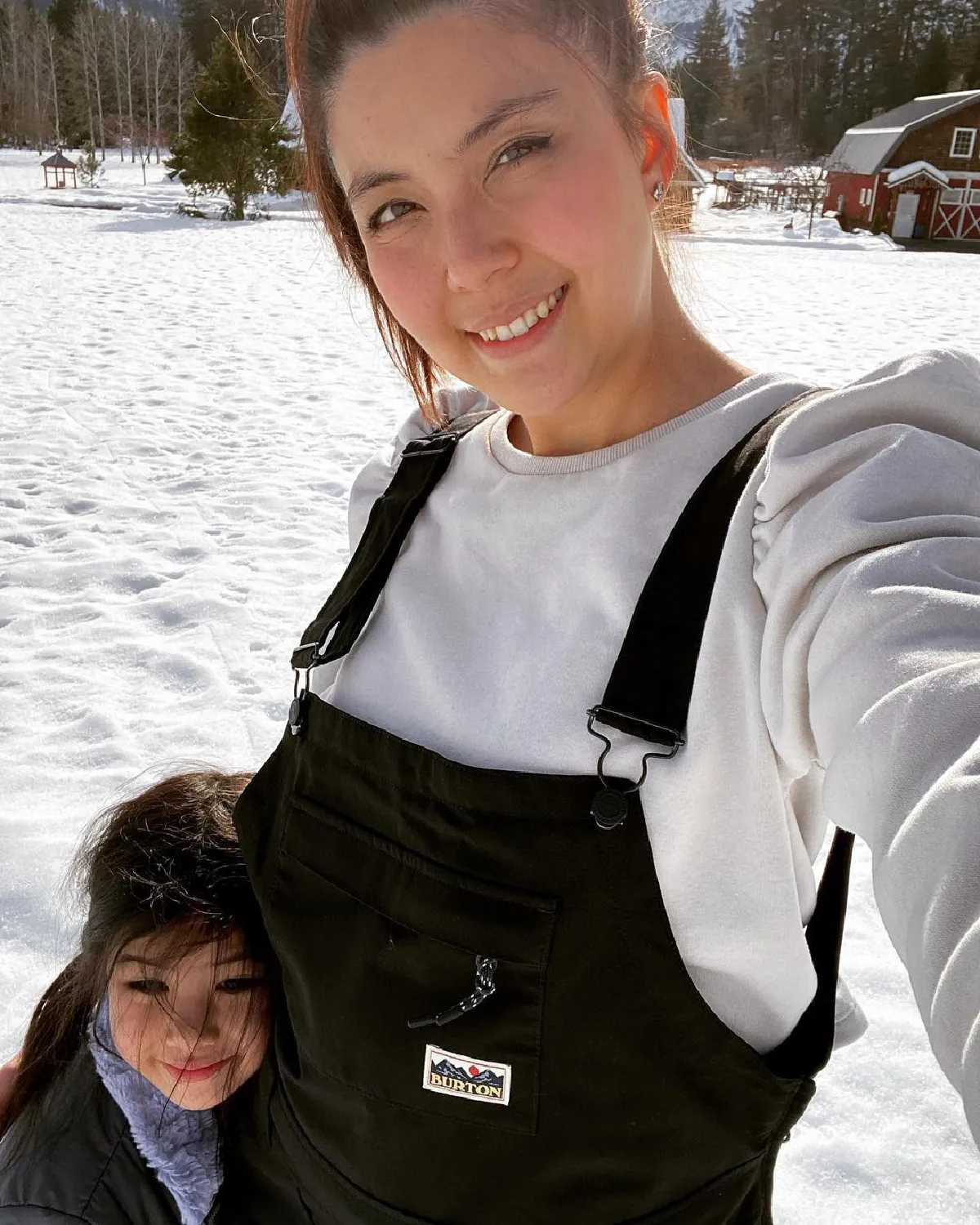 เจนนิเฟอร์-อั๋น เผยคลิปน่ารักพาลูกสาวทั้งสาม เที่ยวเล่นหิมะสนุกสนาน