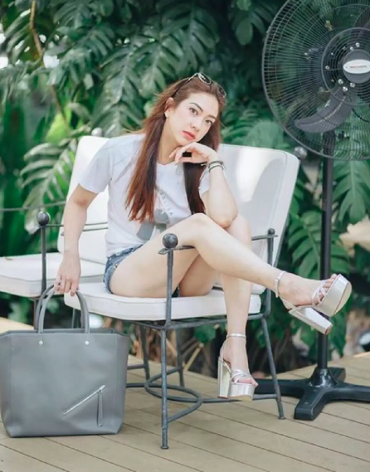 ตรงนี้มีคนอินเลิฟ “แป้ง อรจิรา” อวดช่อดอกกุหลาบแดงใหญ่มาก