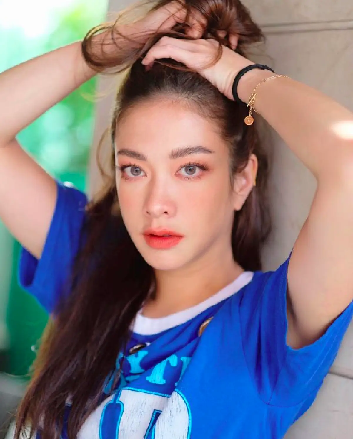 ตรงนี้มีคนอินเลิฟ “แป้ง อรจิรา” อวดช่อดอกกุหลาบแดงใหญ่มาก