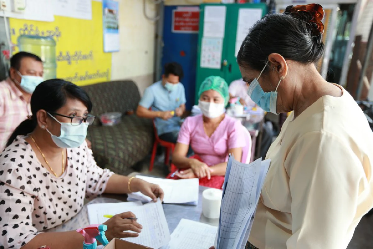 ‘เมียนมา’ เริ่มภารกิจฉีดวัคซีนโควิด-19 ในย่างกุ้ง