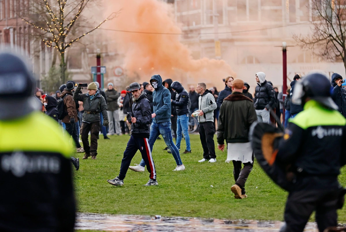 เนเธอร์แลนด์วุ่น! ม็อบก่อจลาจลต้านเคอร์ฟิว