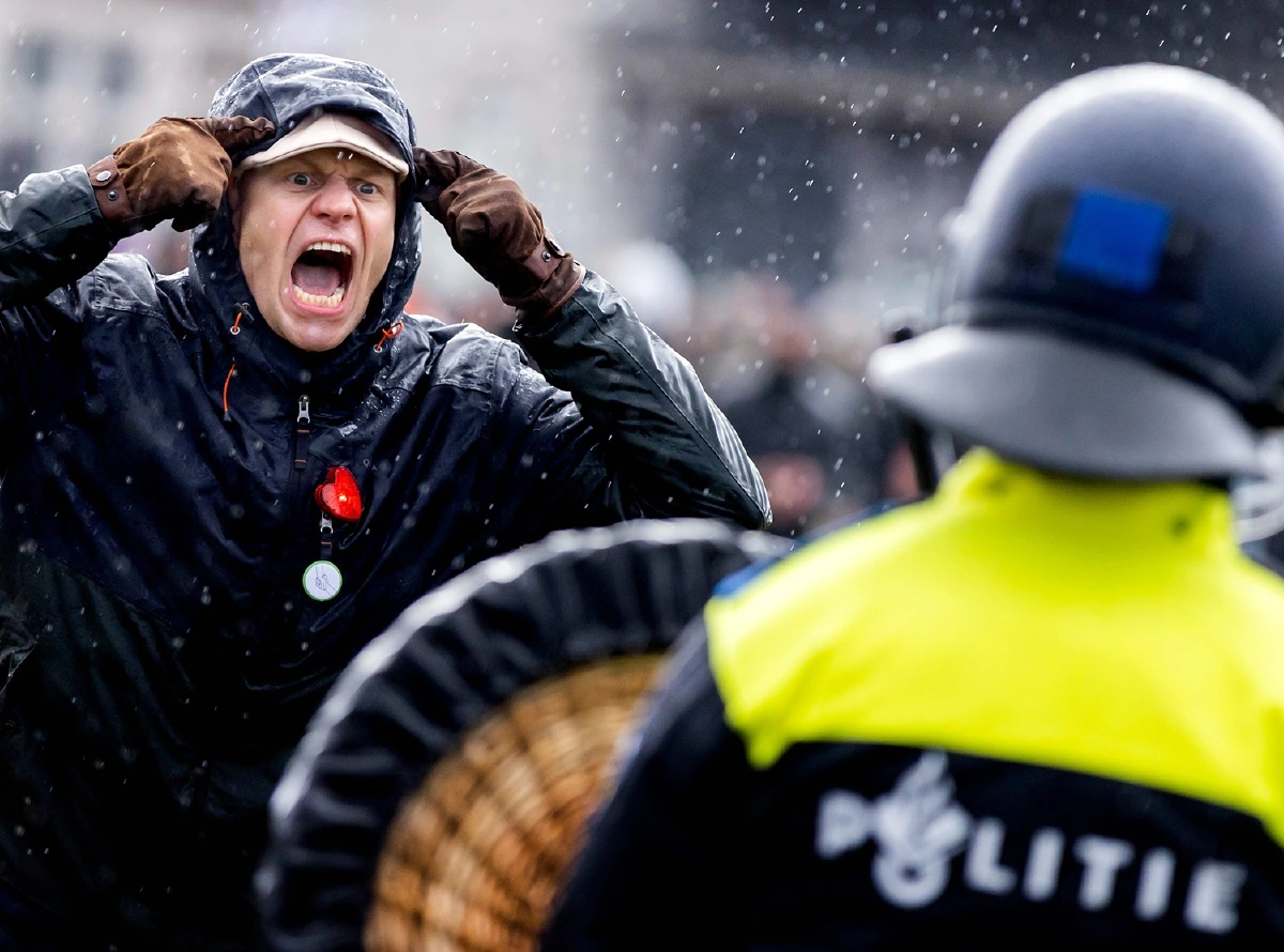 เนเธอร์แลนด์วุ่น! ม็อบก่อจลาจลต้านเคอร์ฟิว