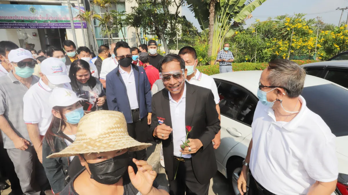 "บิ๊กแจ๊ส"พบกกต.ยันนโยบายหาเสียงช่วยคนปทุมธานีได้จริงไม่ขายฝัน