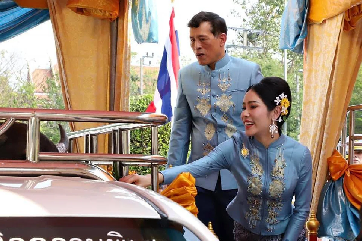 ในหลวงเสด็จฯบำเพ็ญพระราชกุศลเนื่องในวันเกิดเจ้าคุณพระสินีนาฏ