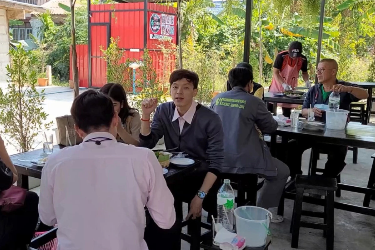 สาวไทยกลับออสเตรเลียไม่ได้เพราะโควิดเปิดร้านตำน้ำแตกลูกค้าแน่น