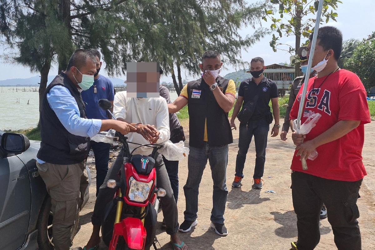 รวบหัวขโมยอ้างเป็นตำรวจยิงอดีตนายดาบเจ็บถูกคุมตัวไปทำแผน