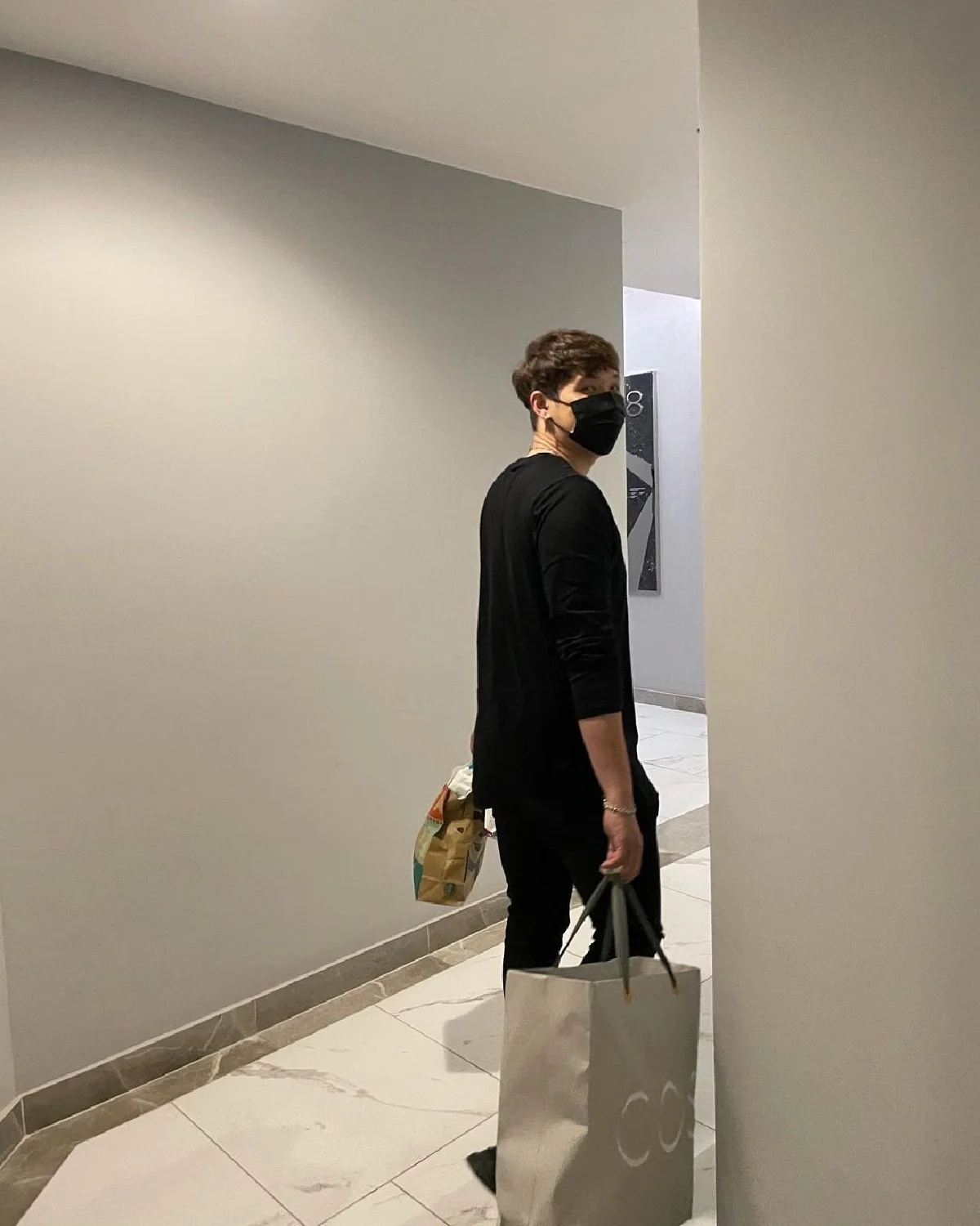 ดาวโอเกะ รีวิวความน่ารักของ แกงส้ม ดูแลไม่ห่างตอนกักตัว มายืนน้ำตาคลอหน้าประตู