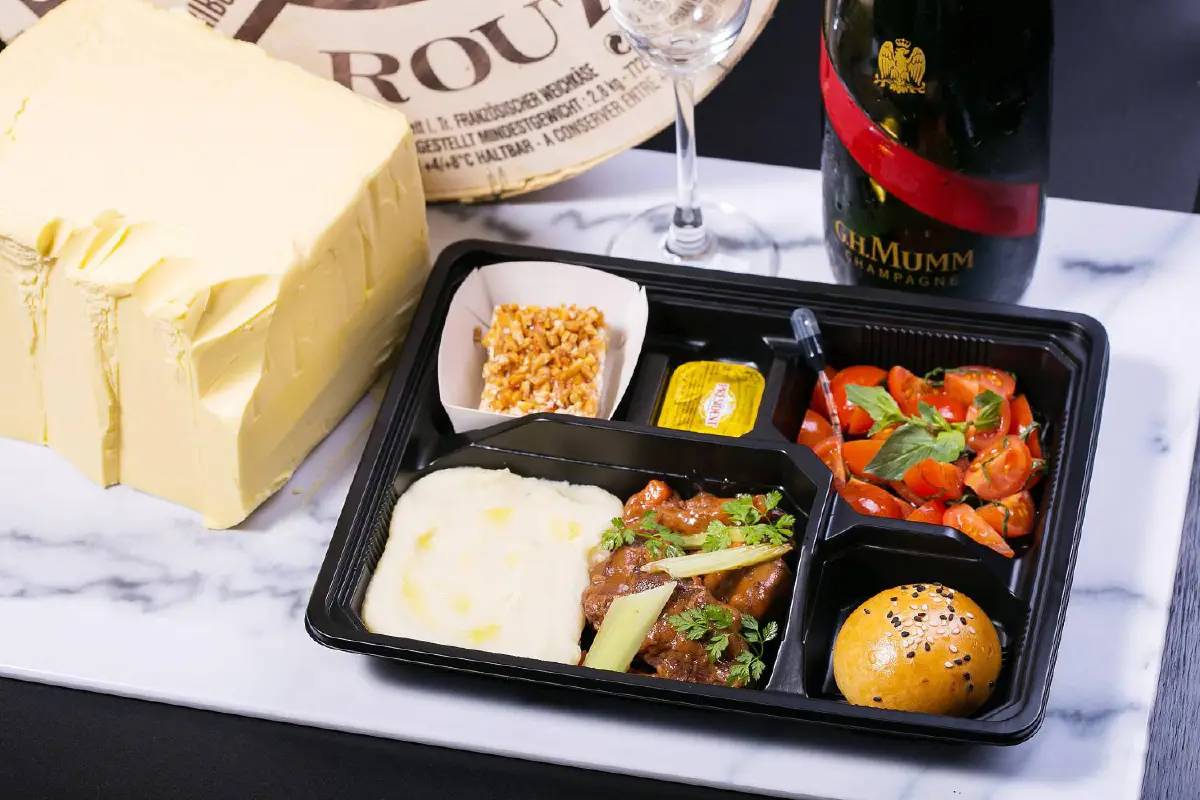 7 เซ็ตเมนูอิ่มอร่อยง่ายๆ จากห้องอาหารโรงแรมที่จัดเสิร์ฟถึงหน้าประตู