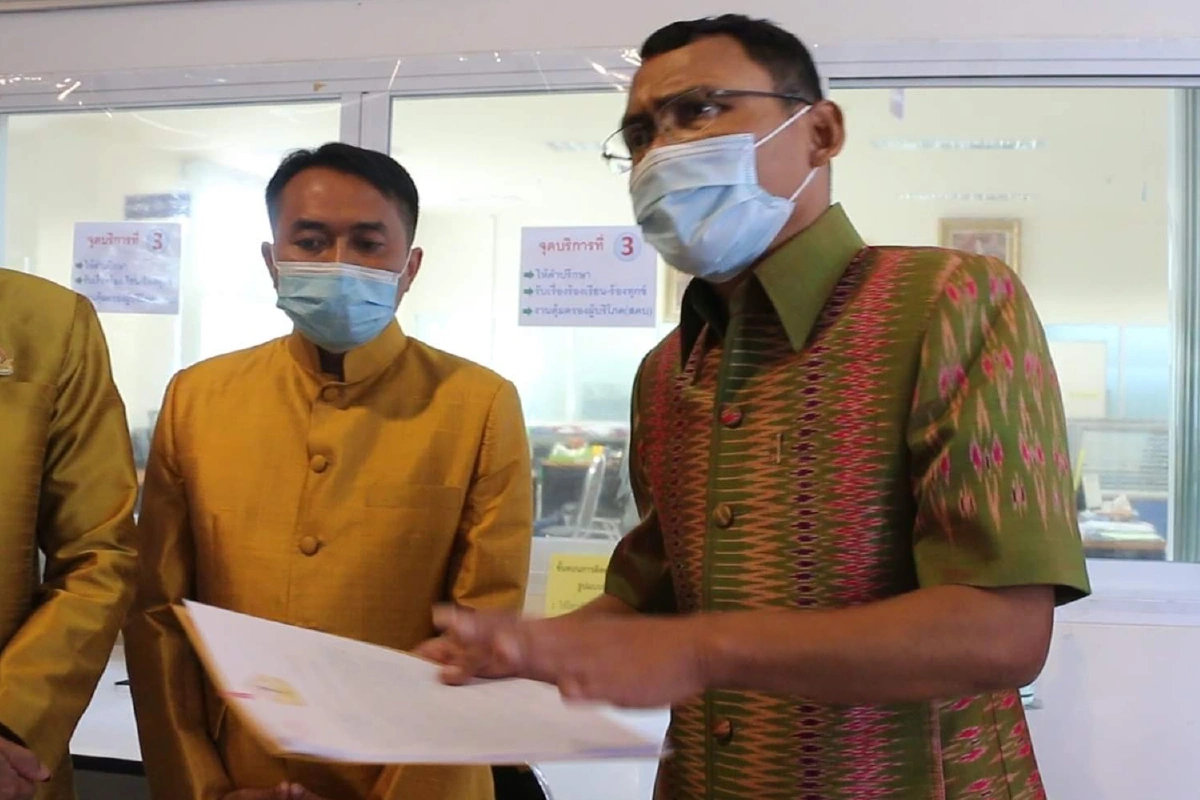 โควิดระบาด! หมอลำอีสานโอดถูกเลิกจ้างงานแสดงบุกร้องศูนย์ดำรงธรรม