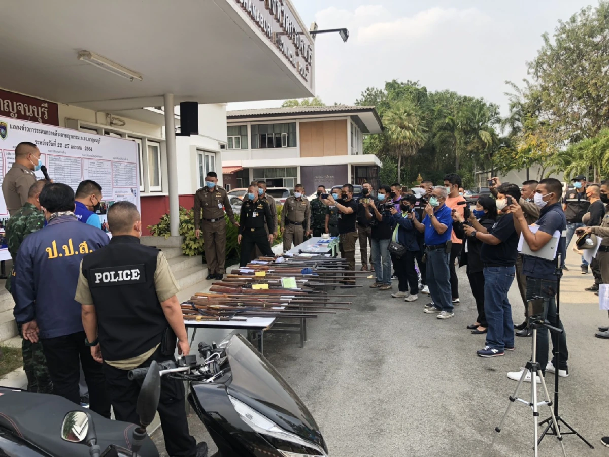 ตร.-ทหารเมืองกาญจน์จับมือกวาดล้างอาชญากรรมเจอปืนเถื่อนอื้อ