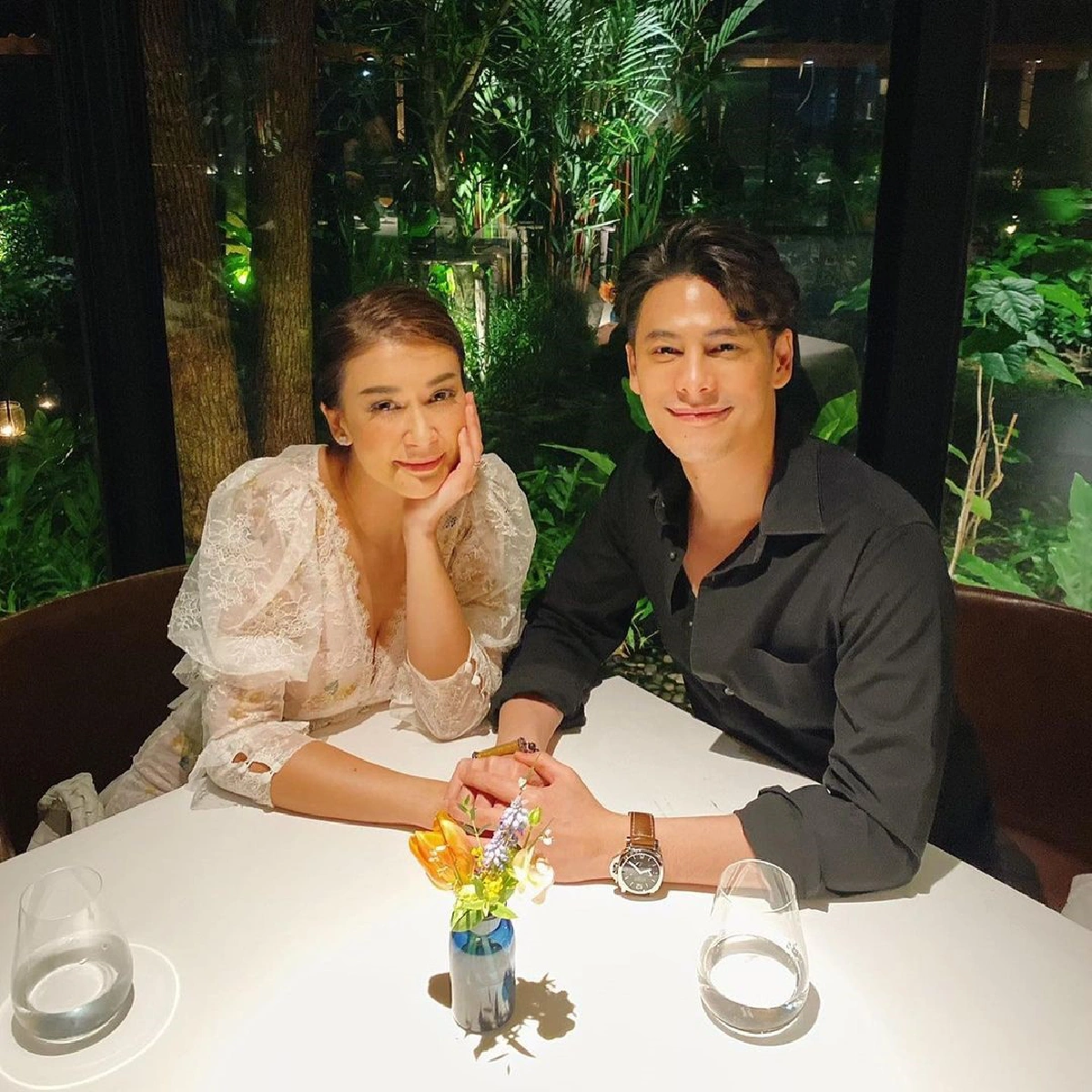 รักหวานไม่เปลี่ยน! ซี ศิวัฒน์-เอมี่ กลิ่นประทุม ดินเนอร์ฉลองวันเกิด 39 ปี