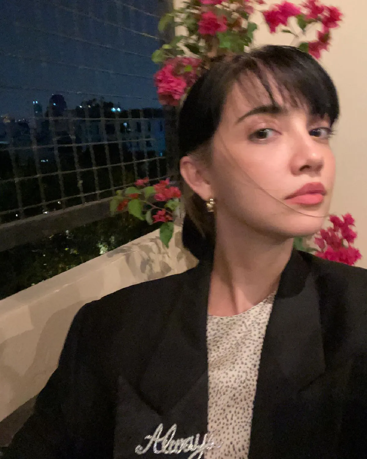 รักหวานตลอดไป! ซาร่า-เอ็ม ฉลองครบรอบแต่งงานเรียบง่ายอบอุ่น 