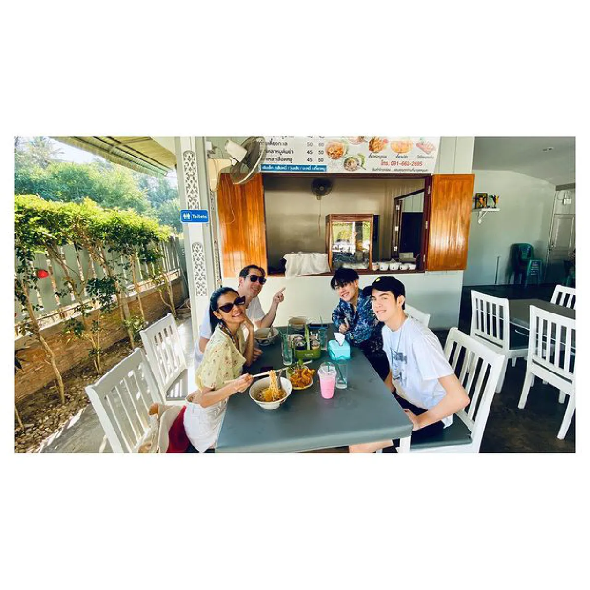 ปิ่น เก็จมณี แฮปปี้มาก! เจ เจตริน ทำเซอร์ไพรส์ฉลองแต่งงาน 20 ปี