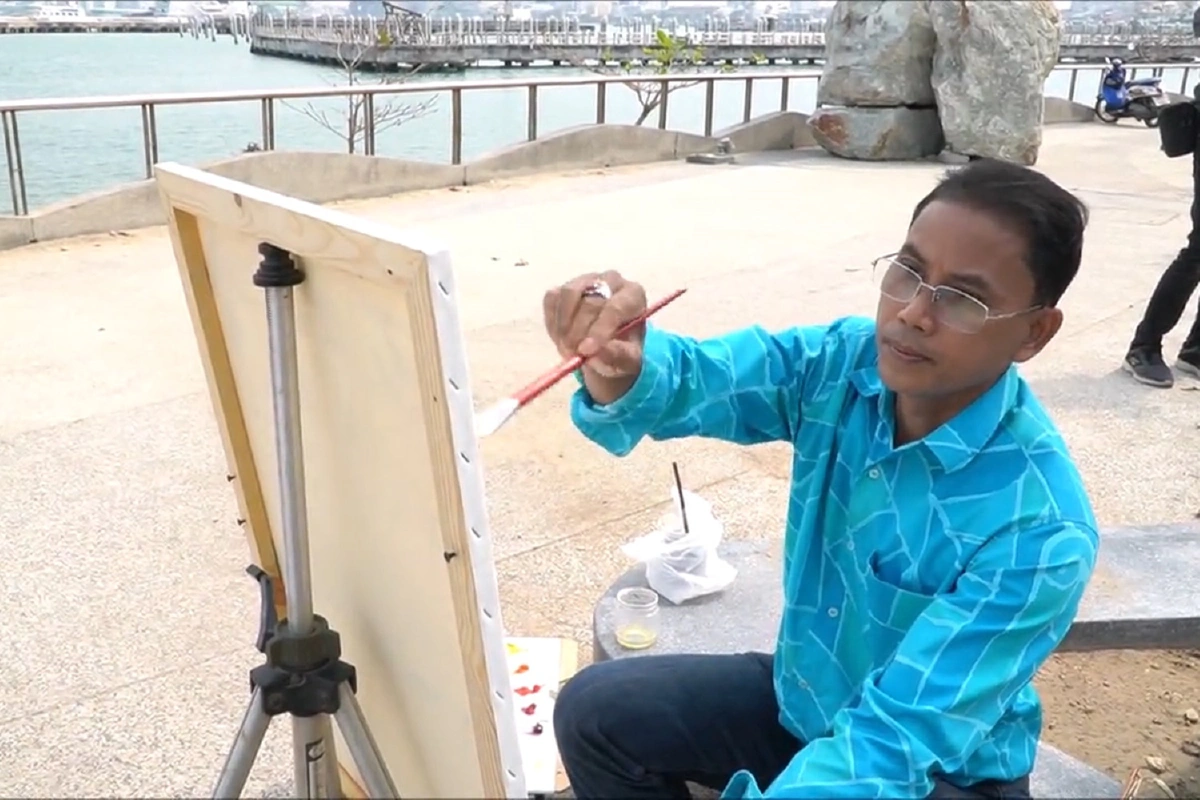 กลุ่มจิตรกรวาดภาพแหลมบีฮายกู้ภาพลักษณ์ฟื้นท่องเที่ยวพัทยา