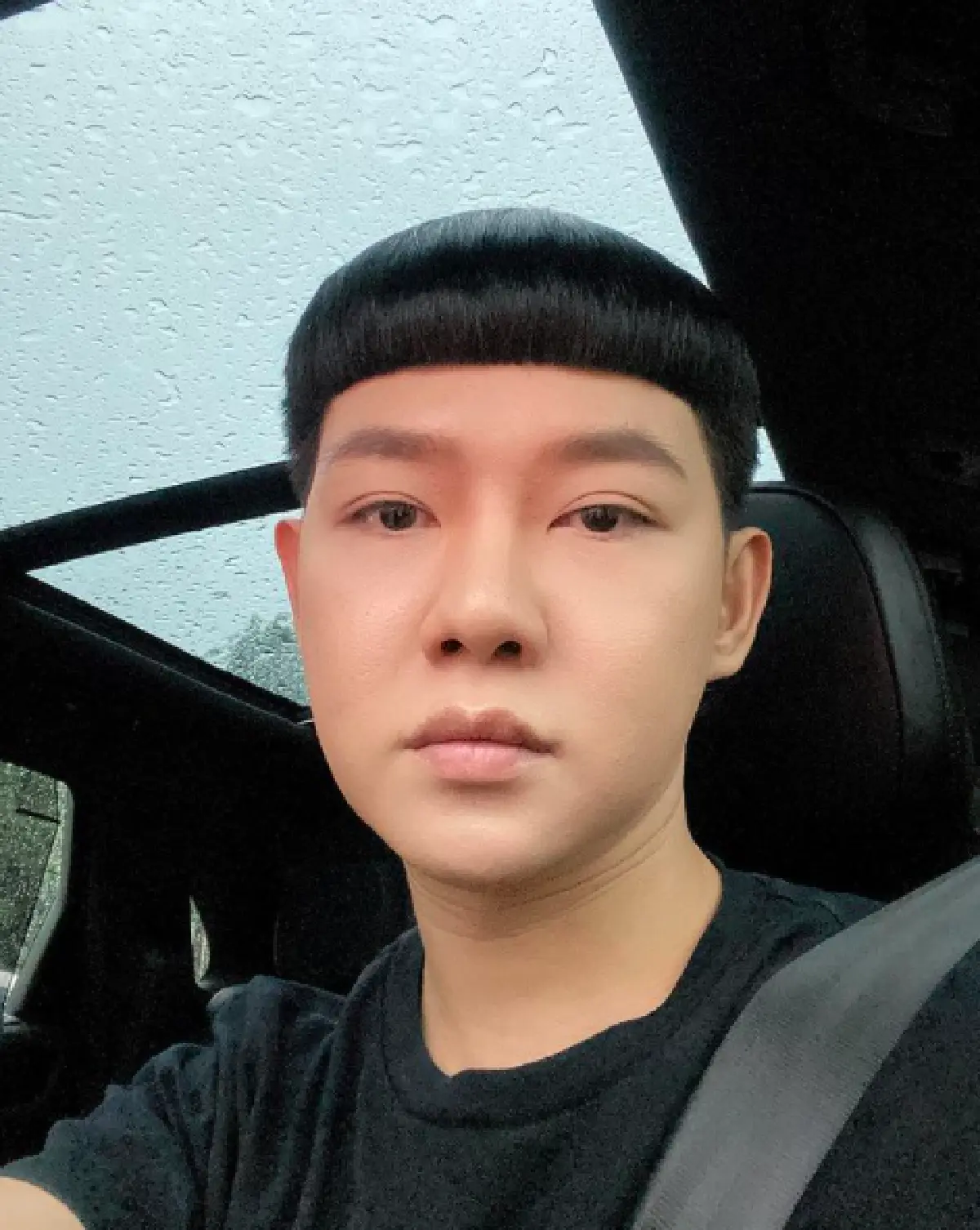 "ดีเจนุ้ย" กับทรงผมเปิดหน้าผาก ที่ทำเอาหลายคนชื่นชมว่าดี 