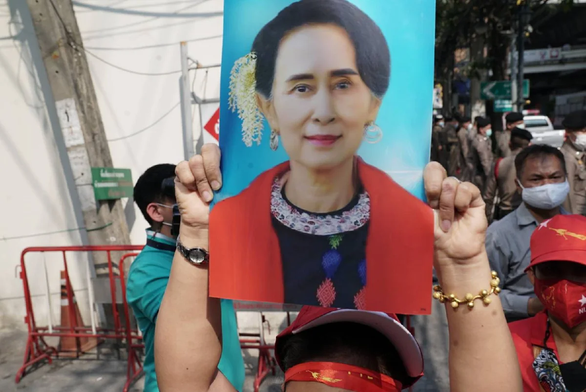 ชาวเมียนมา-กลุ่มวีโว่ชุมนุมต้านรัฐประหารหน้าสถานทูตเมียนมา