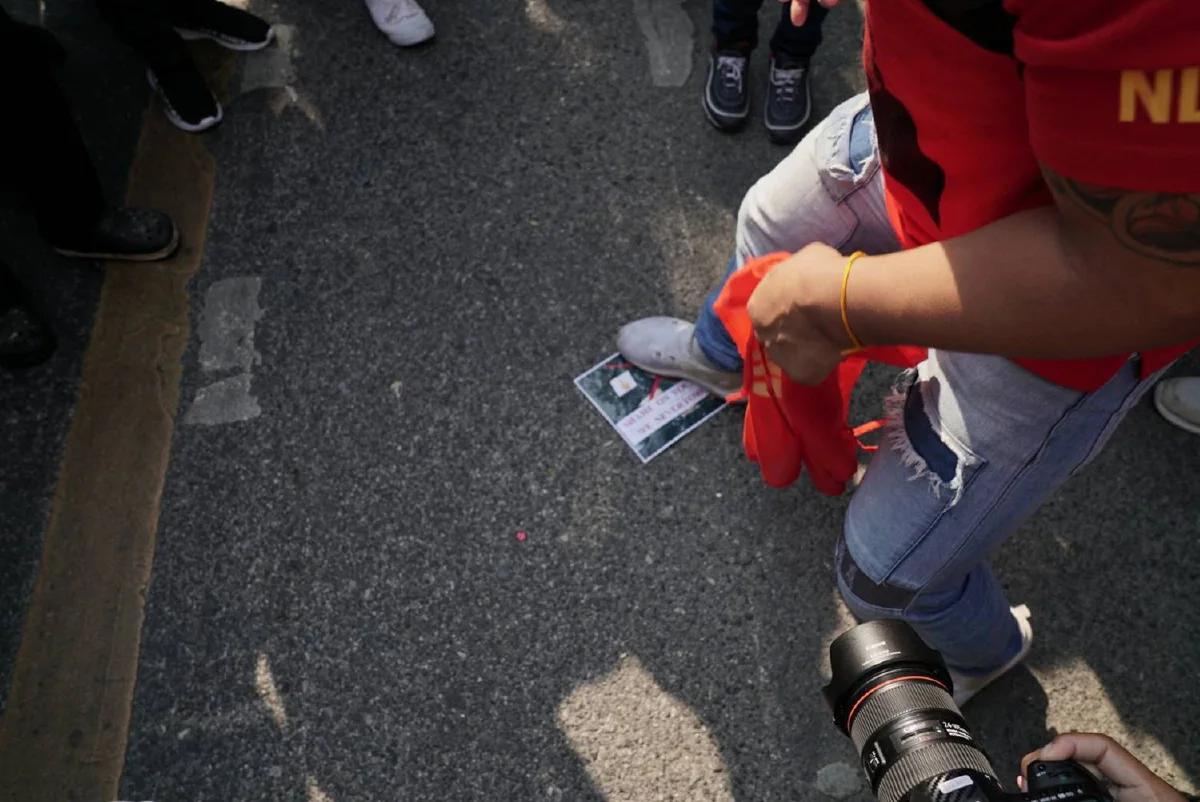 ชาวเมียนมา-กลุ่มวีโว่ชุมนุมต้านรัฐประหารหน้าสถานทูตเมียนมา