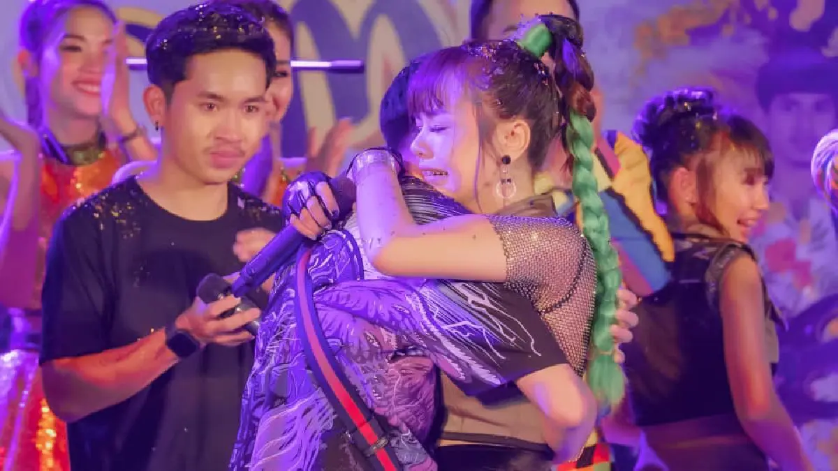 “เจนนี่ ได้หมดถ้าสดชื่น” ถูกแฟนหนุ่ม “เนเงิน” คุกเข่าทำเซอร์ไพรส์ขอแต่งงานกลางไลฟ์คอนเสิร์ต