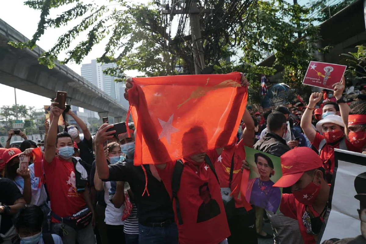 ชาวเมียนมา-กลุ่มวีโว่ชุมนุมต้านรัฐประหารหน้าสถานทูตเมียนมา