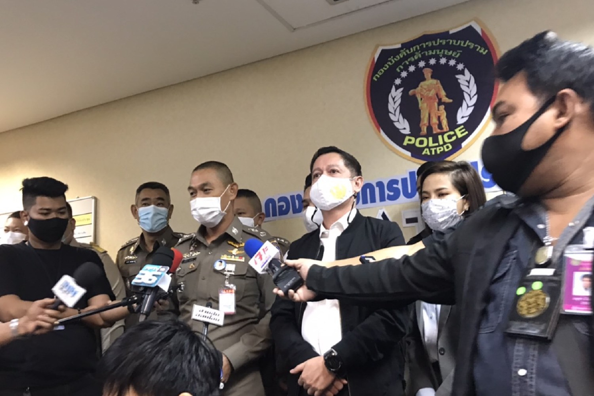 "อนุดิษฐ์"ร้องปคม.ล่าหัวนายหน้าหลอก6หญิงไทยค้ากามบาห์เรน "อนุดิษฐ์"ร้องปคม.ล่าหัวนายหน้าหลอก6หญิงไทยค้ากามบาห์เรน