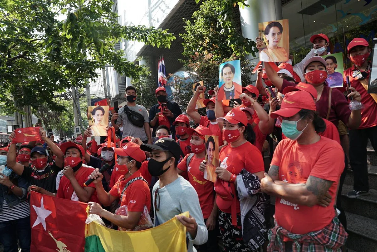 ชาวเมียนมา-กลุ่มวีโว่ชุมนุมต้านรัฐประหารหน้าสถานทูตเมียนมา