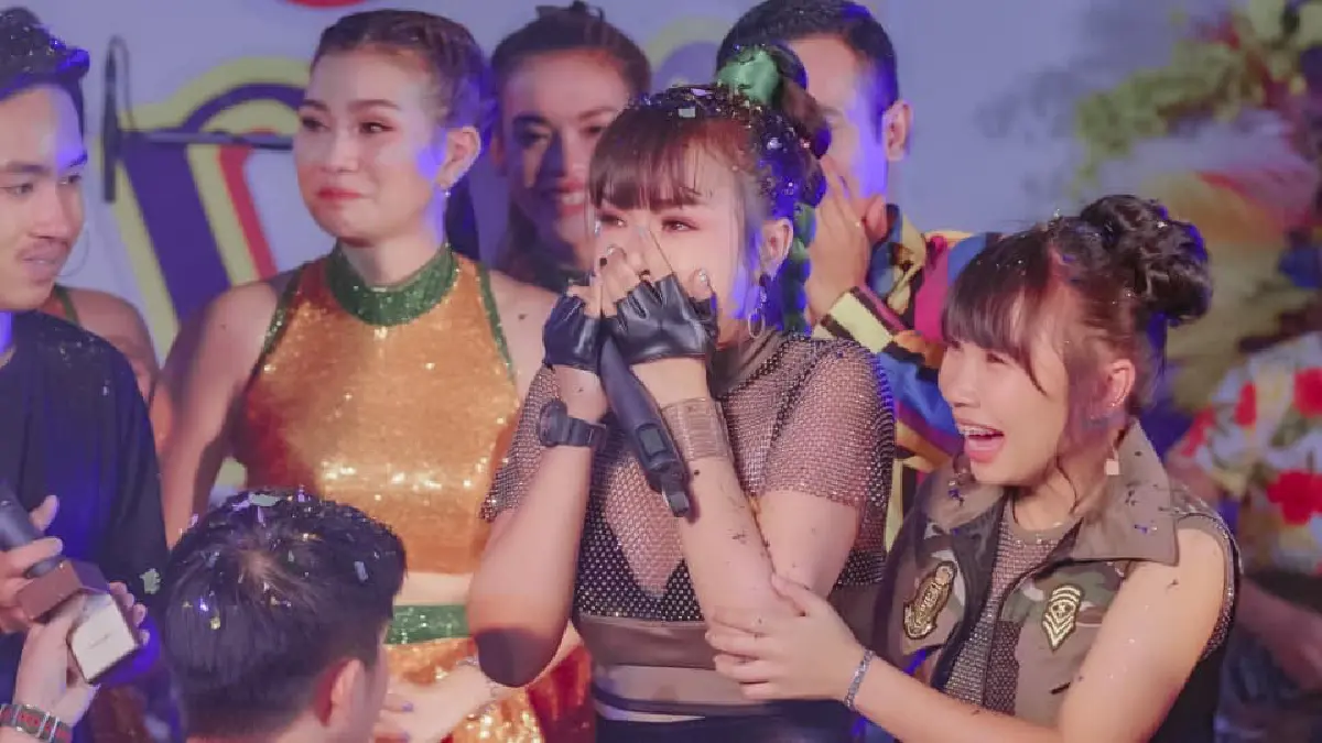 “เจนนี่ ได้หมดถ้าสดชื่น” ถูกแฟนหนุ่ม “เนเงิน” คุกเข่าทำเซอร์ไพรส์ขอแต่งงานกลางไลฟ์คอนเสิร์ต