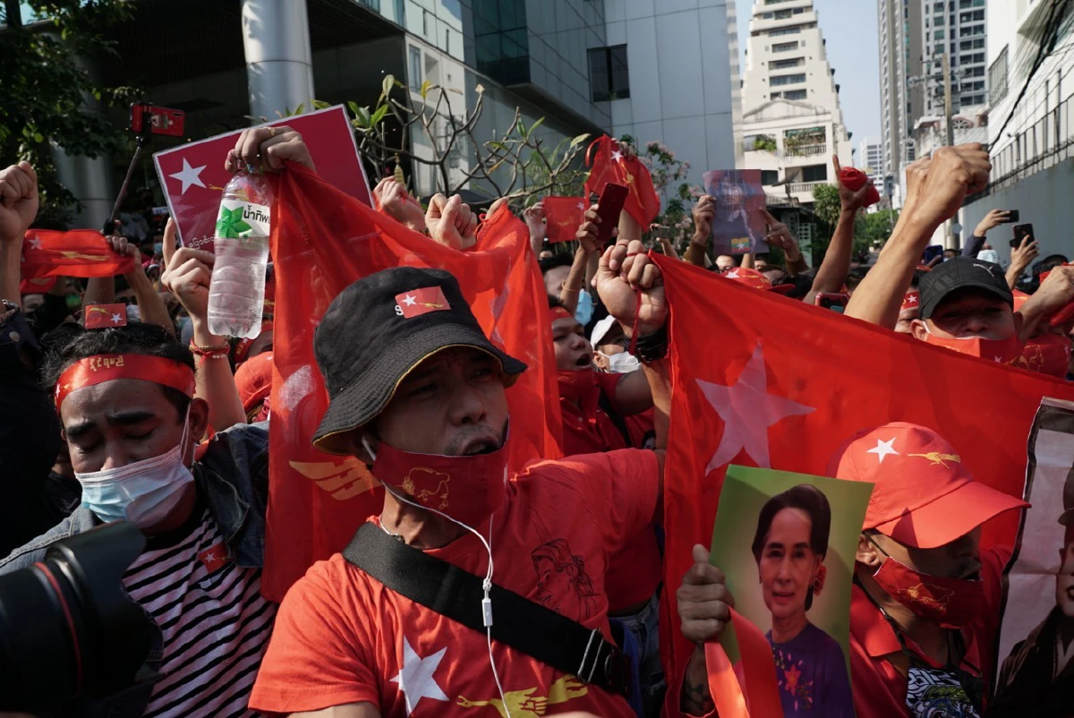 ชาวเมียนมา-กลุ่มวีโว่ชุมนุมต้านรัฐประหารหน้าสถานทูตเมียนมา