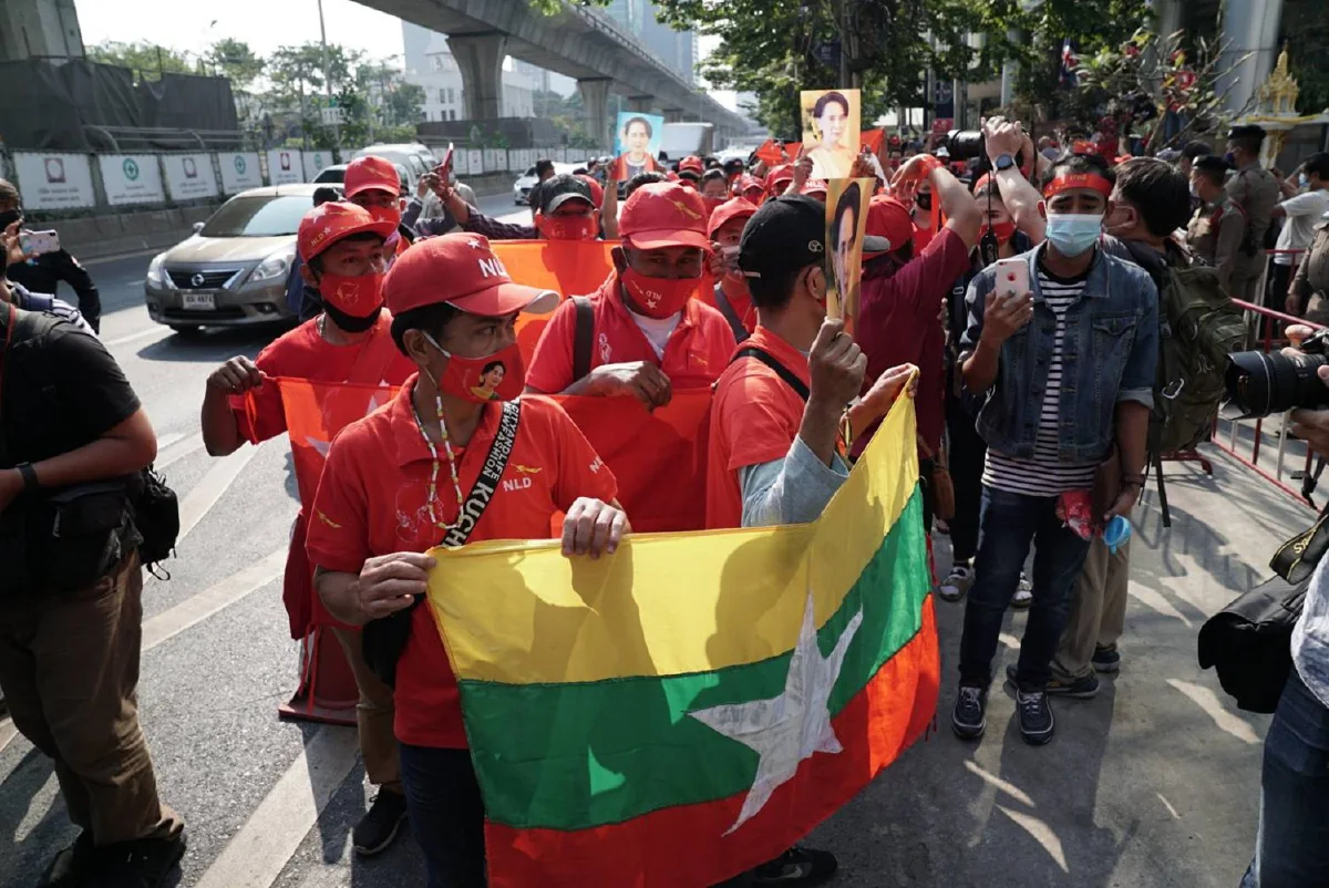 ชาวเมียนมา-กลุ่มวีโว่ชุมนุมต้านรัฐประหารหน้าสถานทูตเมียนมา