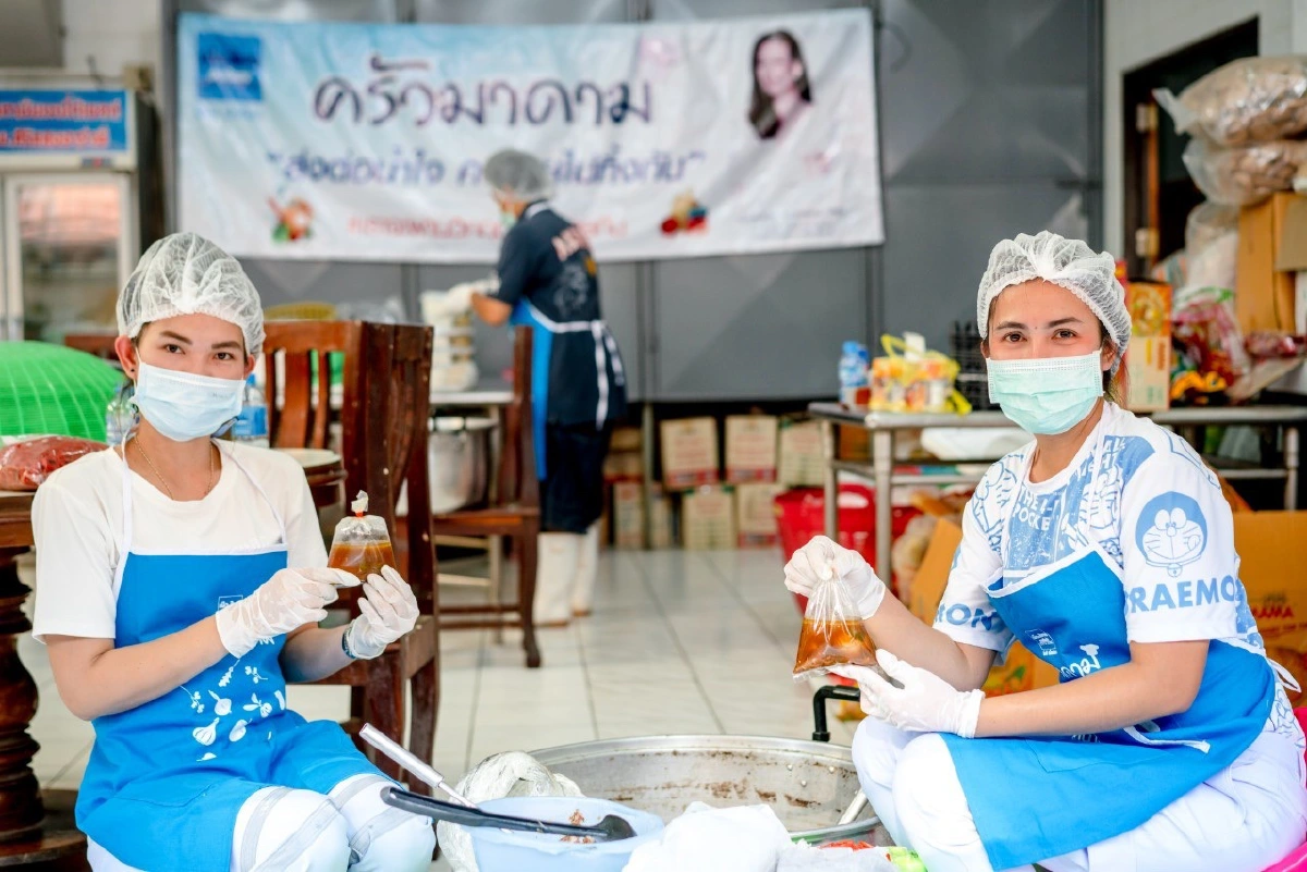 “ครัวมาดาม” ส่งทีมอาสาฯ ลงพื้นที่แจกอาหาร