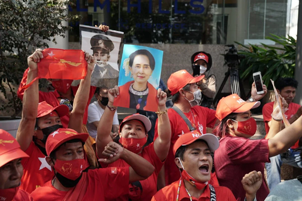 ชาวเมียนมา-กลุ่มวีโว่ชุมนุมต้านรัฐประหารหน้าสถานทูตเมียนมา