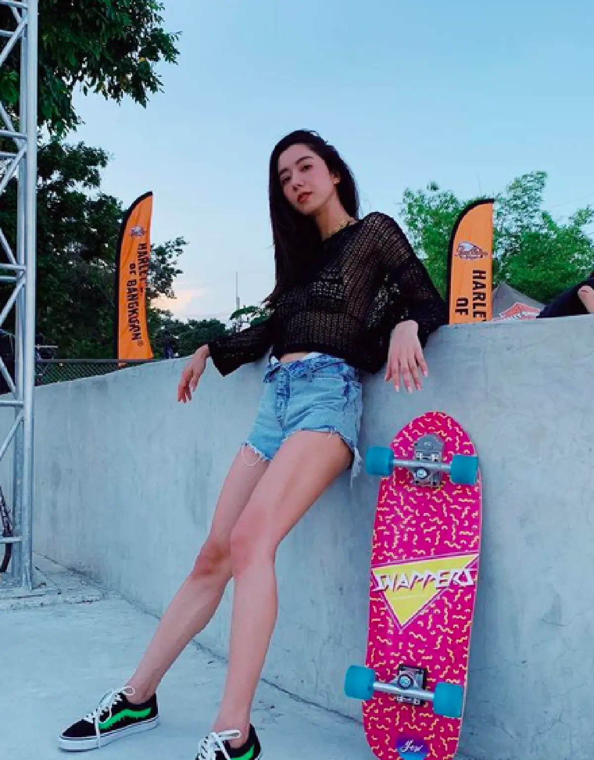 “ไอซ์ อภิษฎา” กับแฟชั่นเล่นสเก็ตบอร์ด แซ่บทุกชุด..พลิ้วไหวทุกลีลา