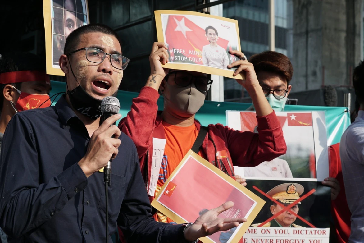 ชาวเมียนมา-กลุ่มวีโว่ชุมนุมต้านรัฐประหารหน้าสถานทูตเมียนมา